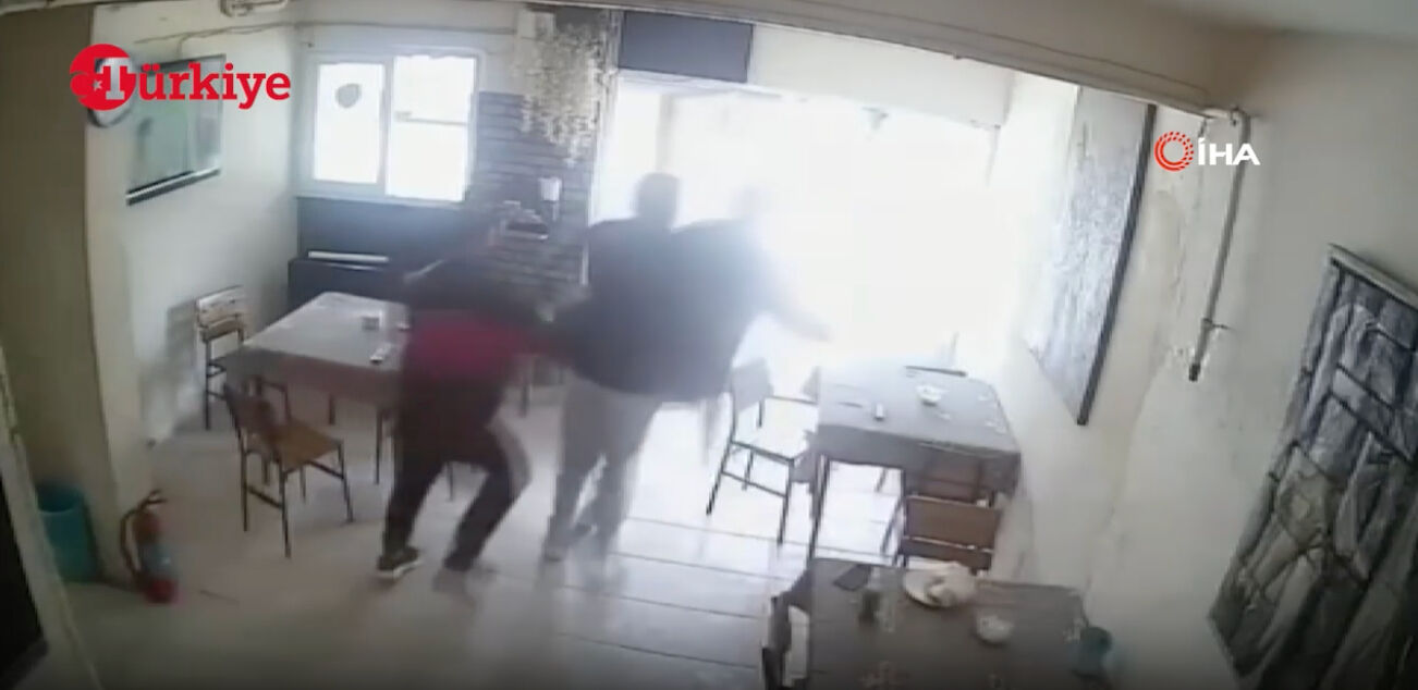 İstanbul deprem anı videoları! Ardı ardına 5 deprem mega şehirde paniğe yol açtı İstanbul deprem anı videoları! Ardı ardına 5 deprem mega şehirde paniğe yol açtı - 1. Resim