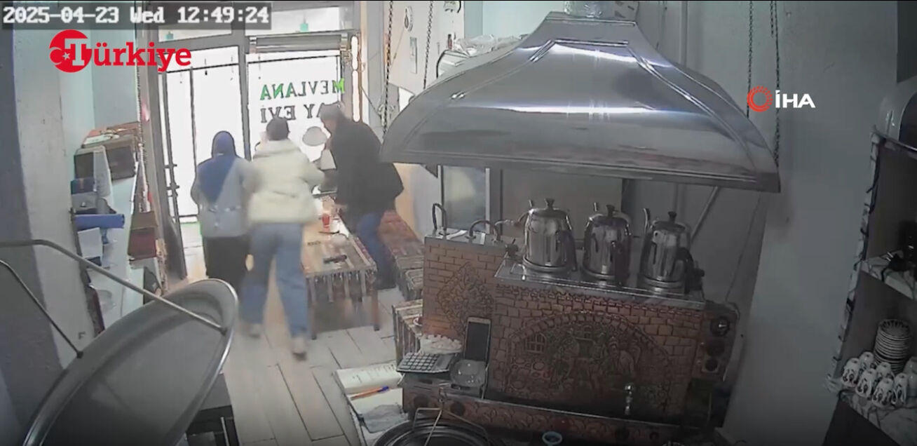 İstanbul deprem anı videoları! Ardı ardına 5 deprem mega şehirde paniğe yol açtı İstanbul deprem anı videoları! Ardı ardına 5 deprem mega şehirde paniğe yol açtı - 3. Resim