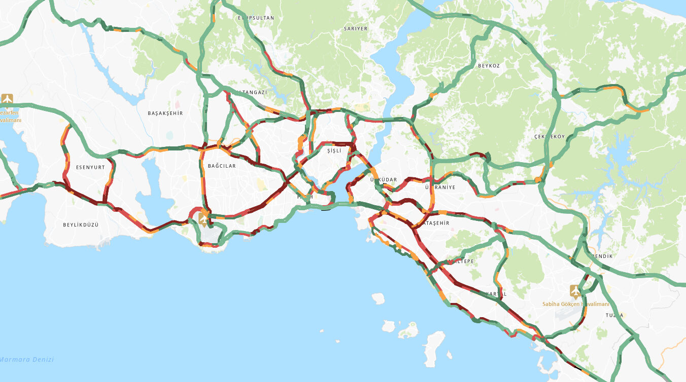 İstanbul sallandı! Trafik kilitlendi, benzin istasyonları doldu taştı - 1. Resim