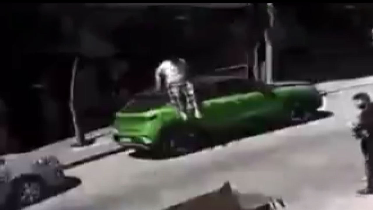 İstanbul'daki deprem sırasında balkondan atladı!