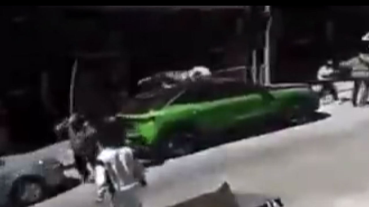 İstanbul'daki deprem sırasında balkondan atladı!