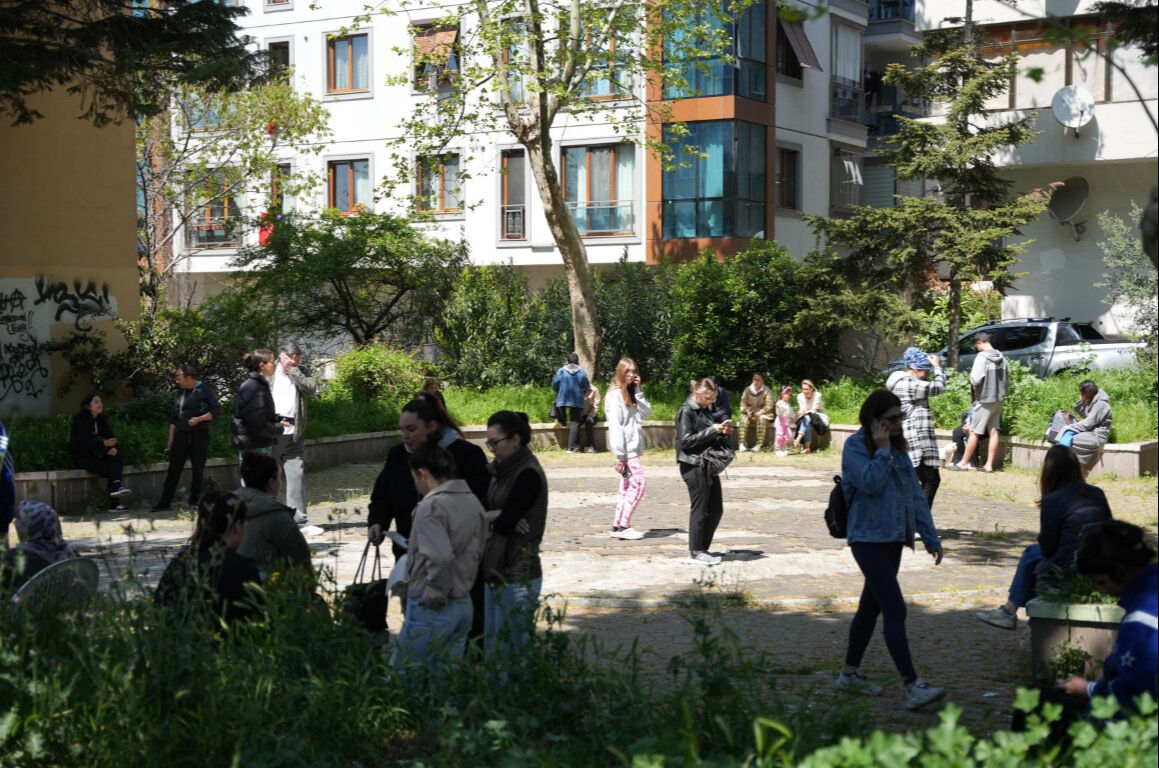 İstanbul'daki şiddetli depremler panik oluşturdu! Valilik ve Sağlık Bakanlığı'ndan açıklama geldi İstanbul'daki şiddetli depremler panik oluşturdu! Valilik ve bakanlıktan açıklama geldi - 3. Resim