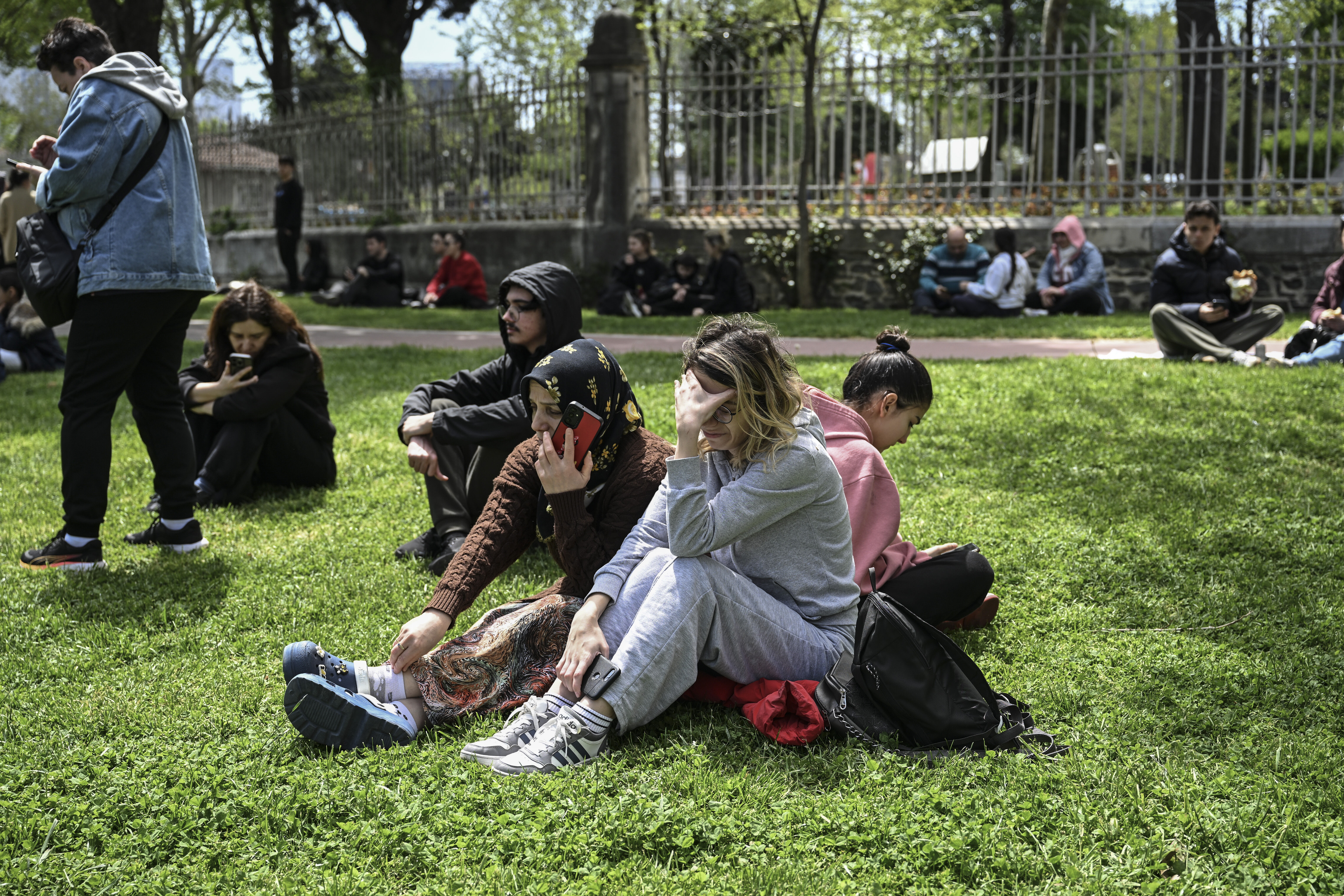 İstanbul'daki şiddetli depremler panik oluşturdu! Valilik ve Sağlık Bakanlığı'ndan açıklama geldi İstanbul'daki şiddetli depremler panik oluşturdu! Valilik ve bakanlıktan açıklama geldi - 2. Resim