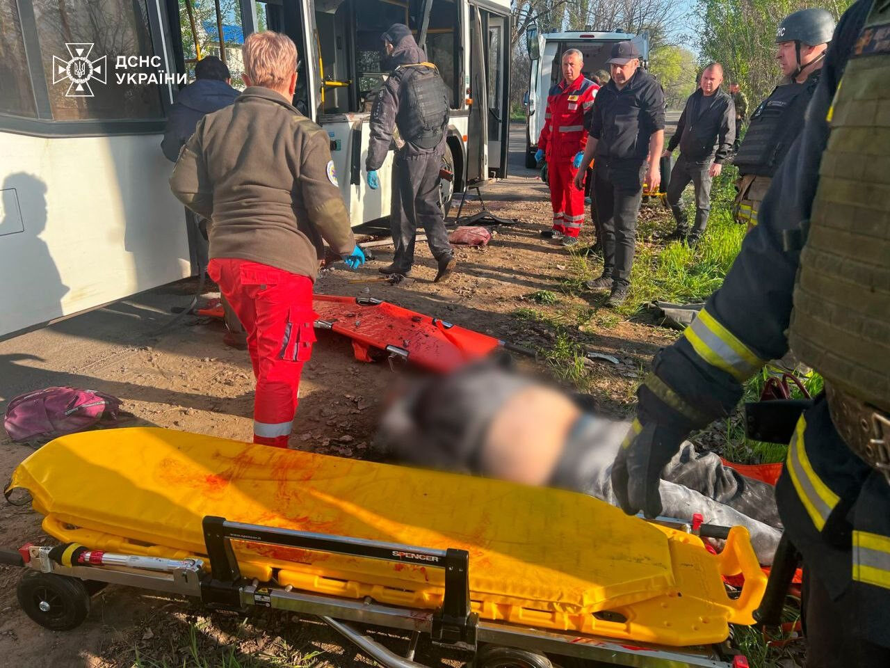 Sivillere hedefli İHA saldırısı! Ukrayna’da otobüs vuruldu: Ölü ve yaralılar var! Rusya’dan Ukrayna’da sivillere İHA saldırısı: Otobüs hedef alındı, çok sayıda ölü var! - 2. Resim