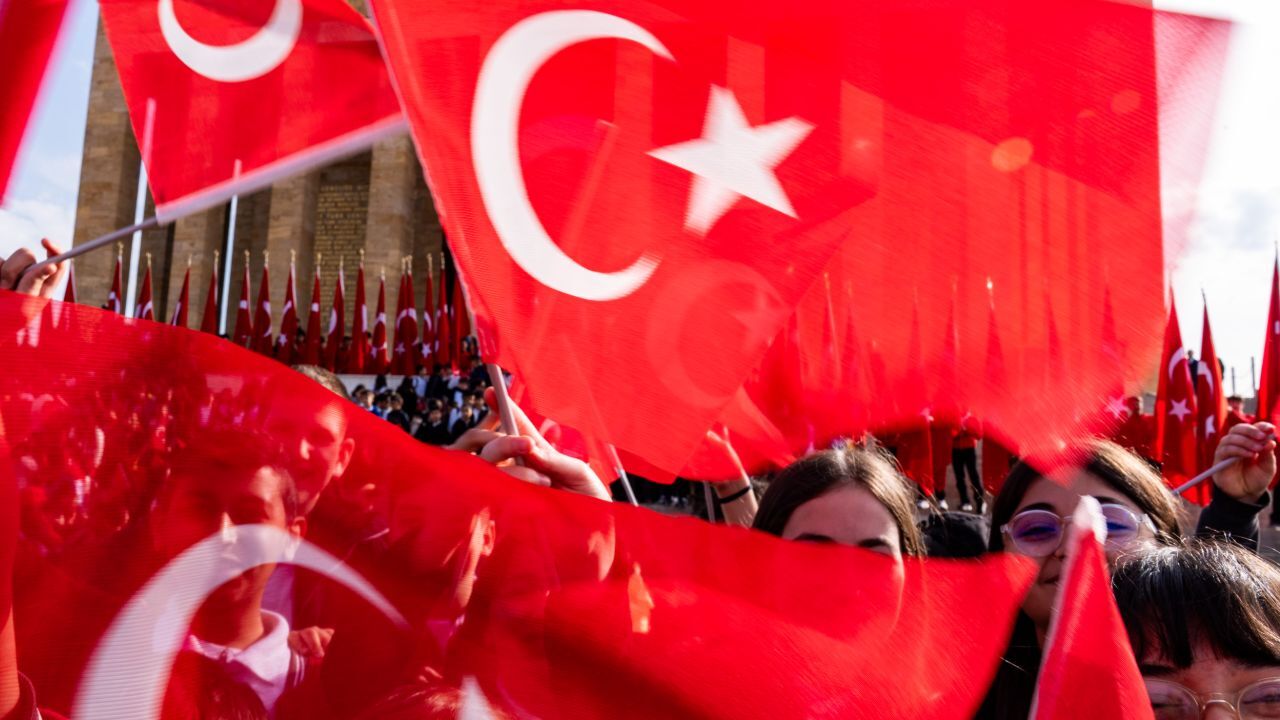 Siyasilerden 23 Nisan mesajları! "Her daim yanınızda yer alacağız" Siyasilerden 23 Nisan mesajları! "Her daim yanınızda yer alacağız"