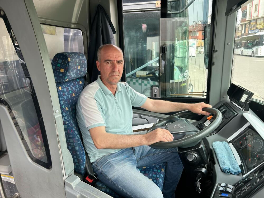 Boğayı uzaklaştırmak isterken canını zor kurtardı! - 1. Resim