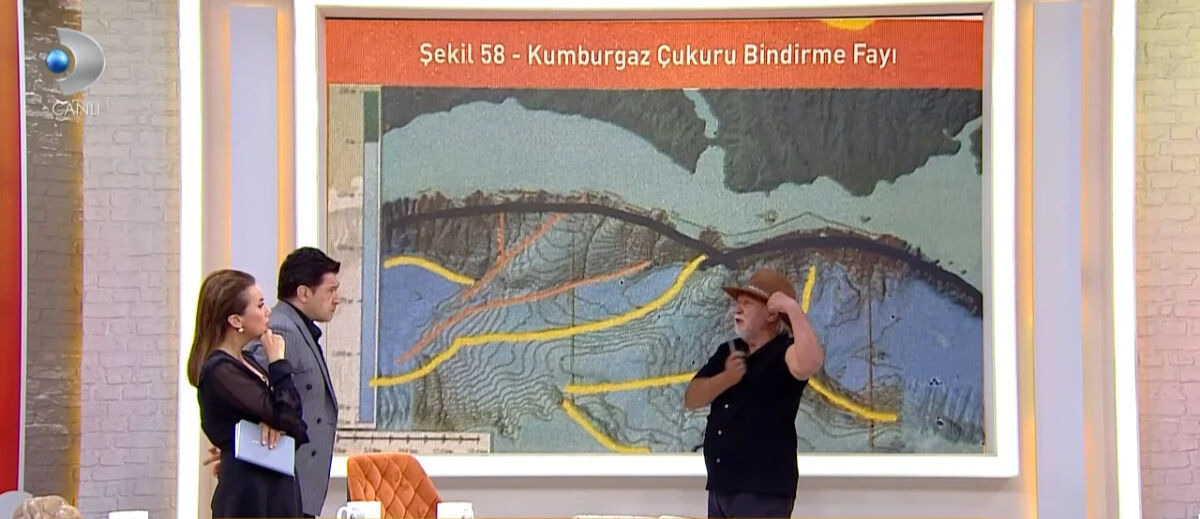 Deprem Uzmanı Prof. Dr. Şener Üşümezsoy canlı yayında depremden bahsederken kol kaslarını gösterdi! Açıklamasıyla dikkatleri üzerine çekti Canlı yayında depremden bahsederken kol kaslarını gösterdi! Açıklamasıyla dikkatleri üzerine çekti - 1. Resim