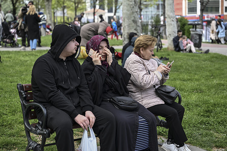 Deprem sonrası korku sizi esir almasın! Anne babalar dikkat, endişelerinizi çocuğa yansıtmayın Deprem sonrası korku sizi esir almasın! Anne babalar dikkat, endişelerinizi çocuğa yansıtmayın - 1. Resim