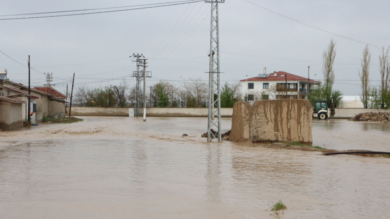 Dolu, sağanak yağış, serin hava... Çok sayıda kenti vurdu! Dolu, sağanak yağış, serin hava... Çok sayıda kenti vurdu! - 3. Resim