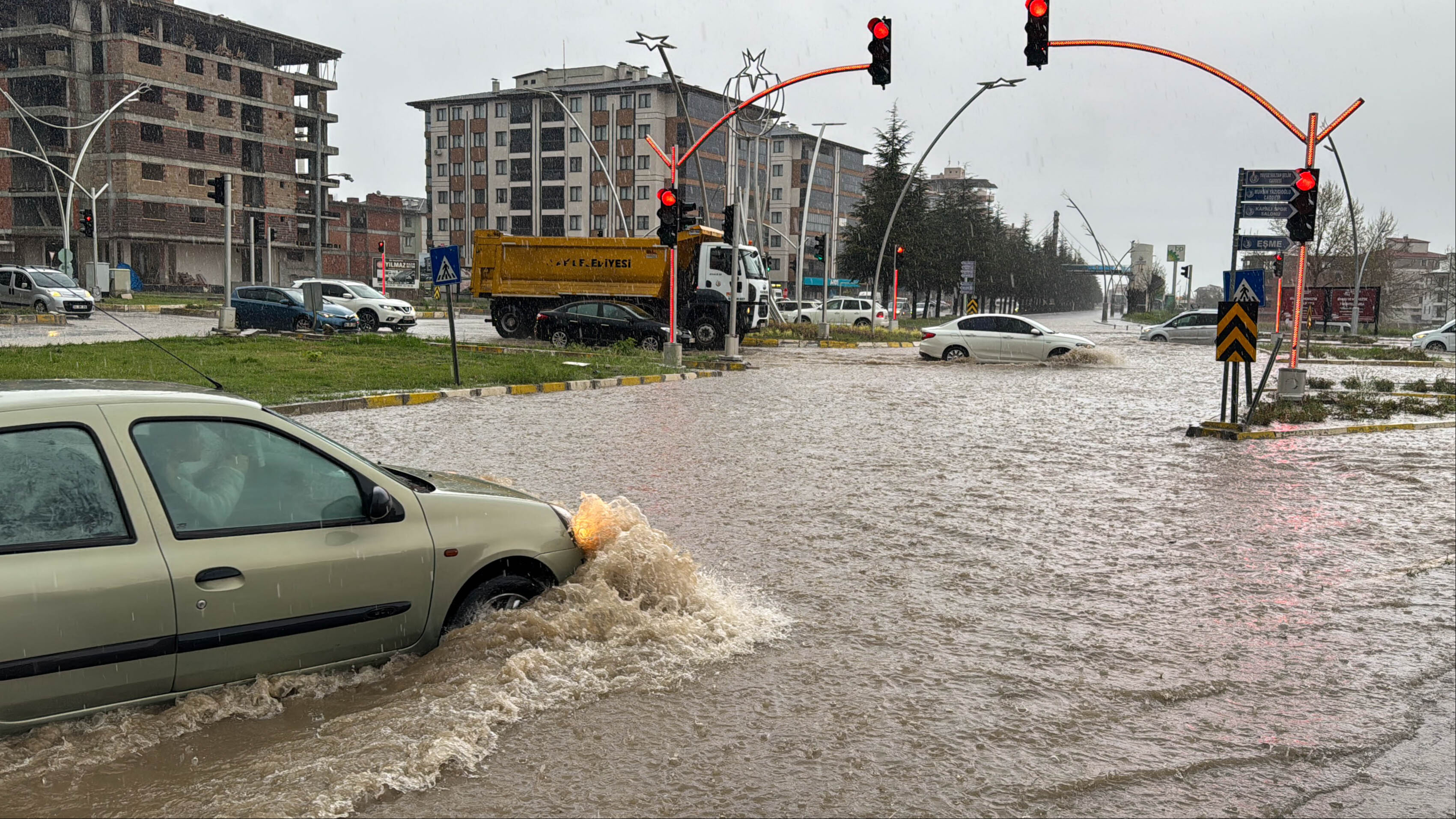 Dolu, sağanak yağış, serin hava... Çok sayıda kenti vurdu! Dolu, sağanak yağış, serin hava... Çok sayıda kenti vurdu! - 5. Resim