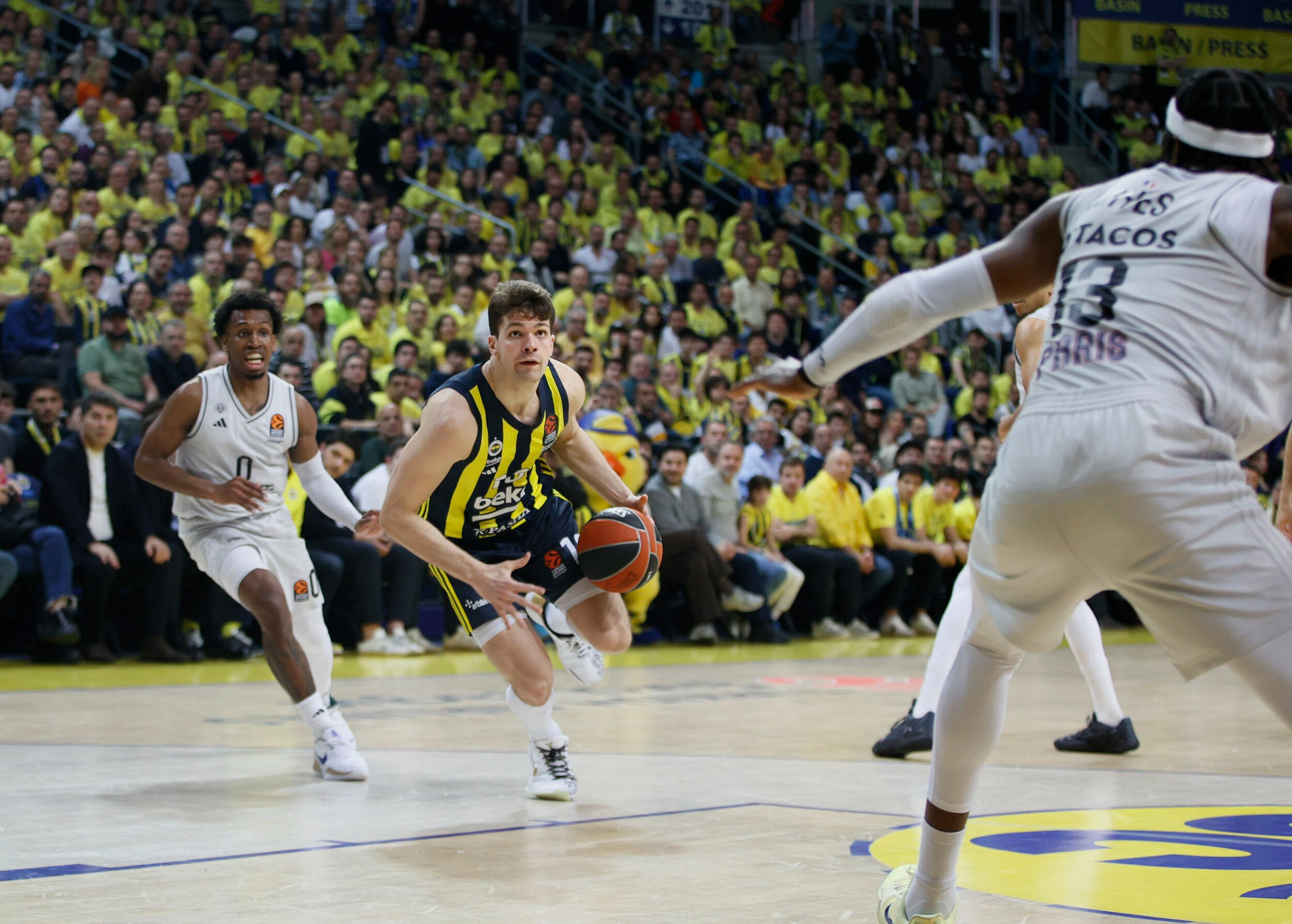 Fenerbahçe Beko tarih yazdı! İlk yarıda rekor, maçta zafer - 1. Resim