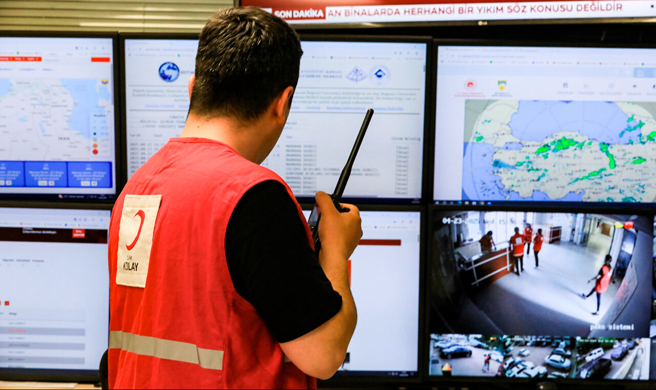 İkram araçları sahada! Evlerine giremeyenleri yalnız bırakmadılar - 2. Resim