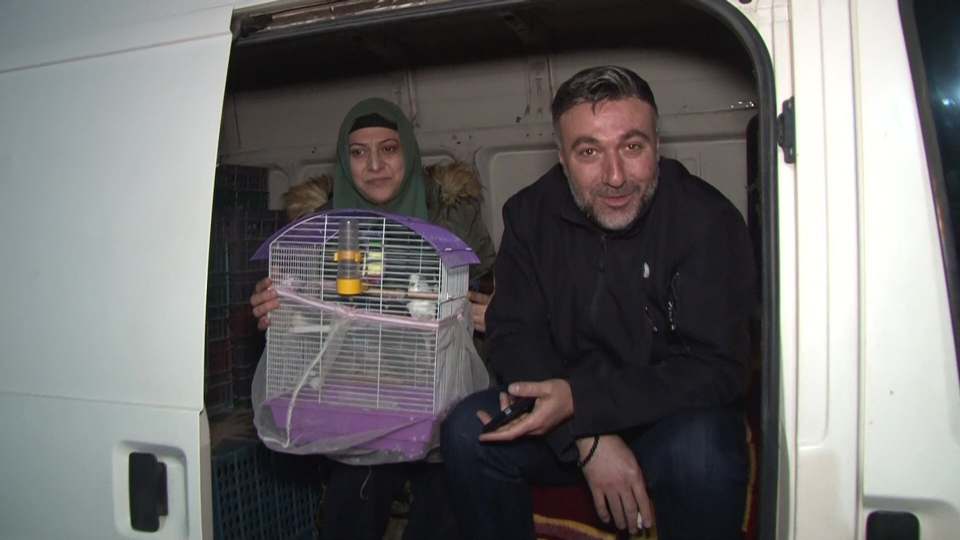 Kimisi çadırda, kimisi kamyonet kasasında! İstanbullular depremin ardından geceyi sokakta geçiriyor - 3. Resim