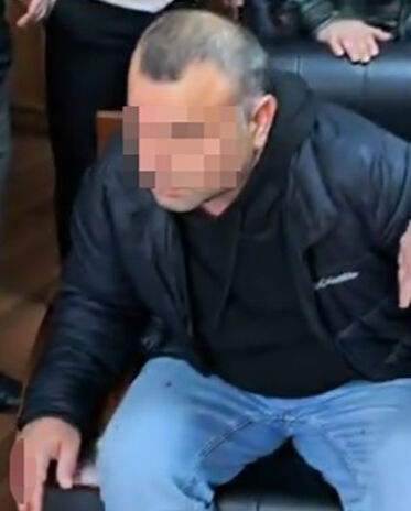 Korkunç olay! Okul basan veli öğretmeni yumrukladı Korkunç olay! Okul basan veli öğretmeni yumrukladı - 1. Resim