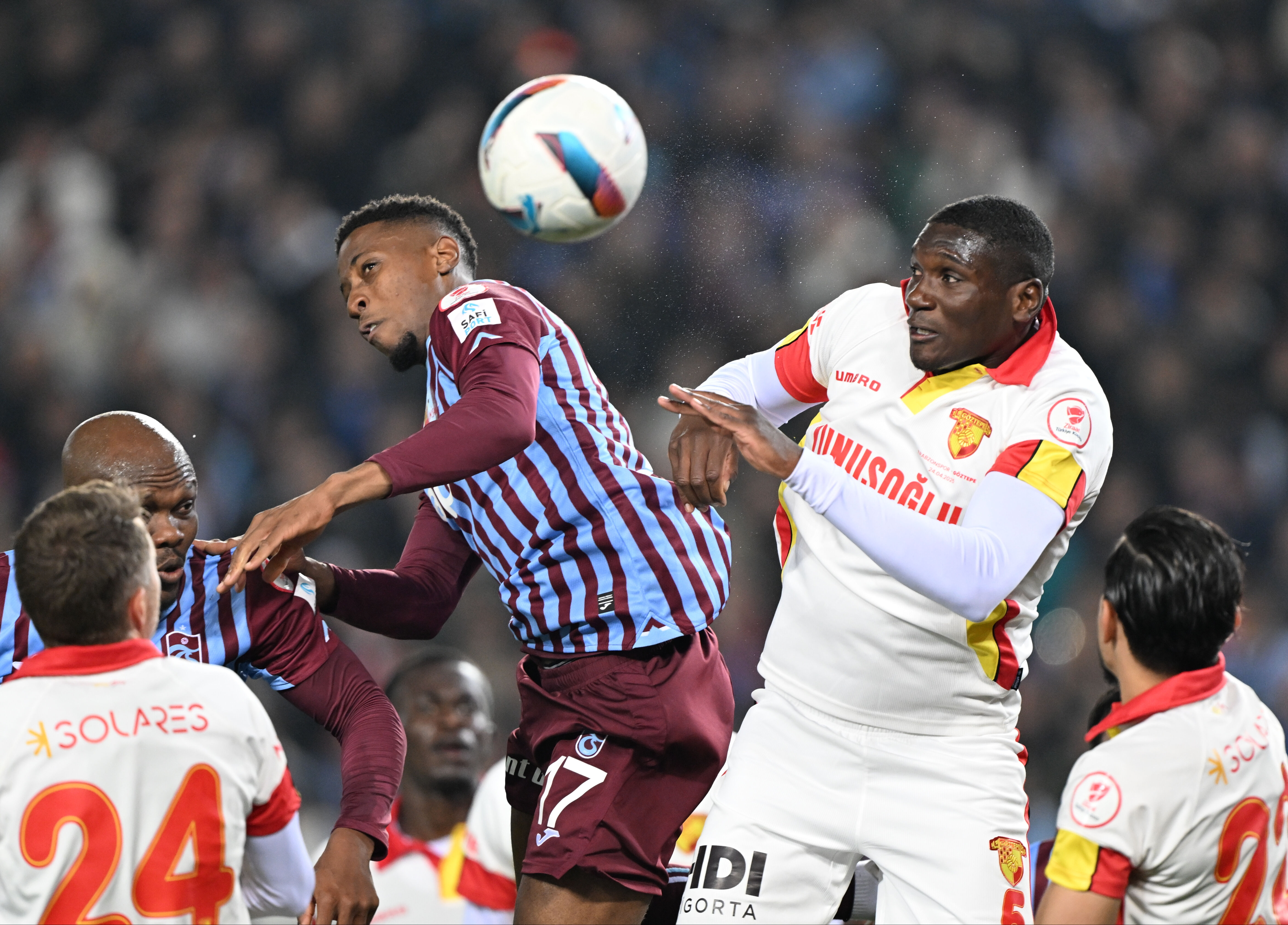 Türkiye Kupası'nda finalistler belli oldu! Trabzonspor Göztepe'yi 2-0 ile geçerek Galatasaray'a rakip oldu - 2. Resim