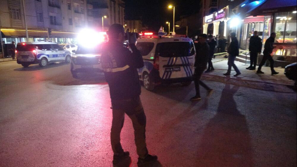 Malatya'da gece yarısı ortalık karıştı! Bölgeye çok sayıda ekip sevk edildi Malatya'da gece yarısı ortalık karıştı! Bölgeye çok sayıda ekip sevk edildi - 3. Resim