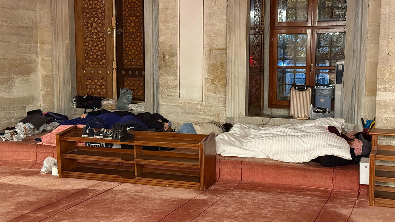 Mimar Sinan'ın camisi sığınak oldu! Depremin ardından geceyi huzurla geçirdiler - 2. Resim