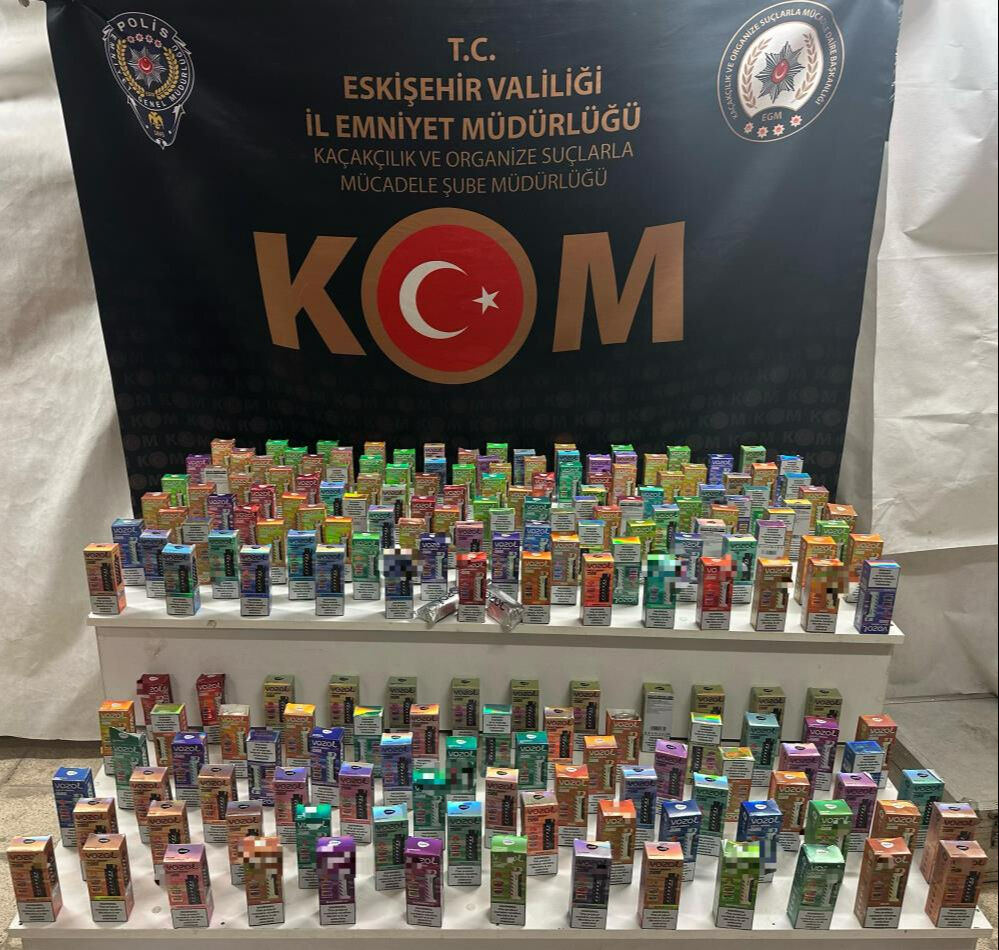 Piyasa değeri 1 milyon TL! 2 işyeri ve 3 ikametteki aramalarda ele geçirildi Piyasa değeri 1 milyon TL! 2 işyeri ve 3 ikametteki aramalarda ele geçirildi - 1. Resim