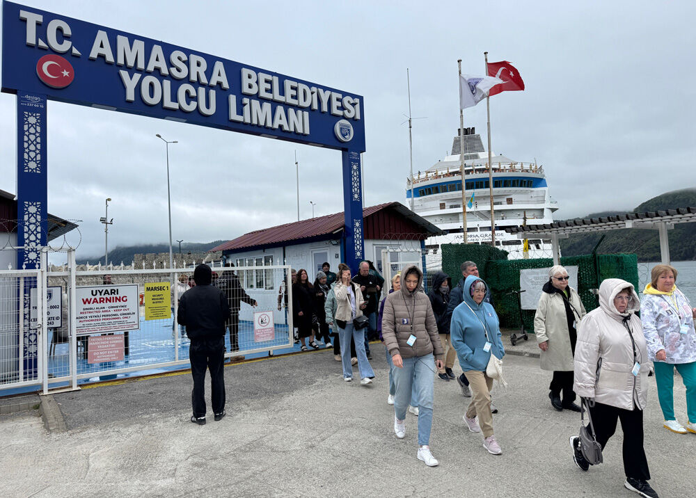 Rus turistler Türkiye'de: 11 katlı 'Astoria Grande' kruvaziyeri Amasra'ya demirledi - 3. Resim