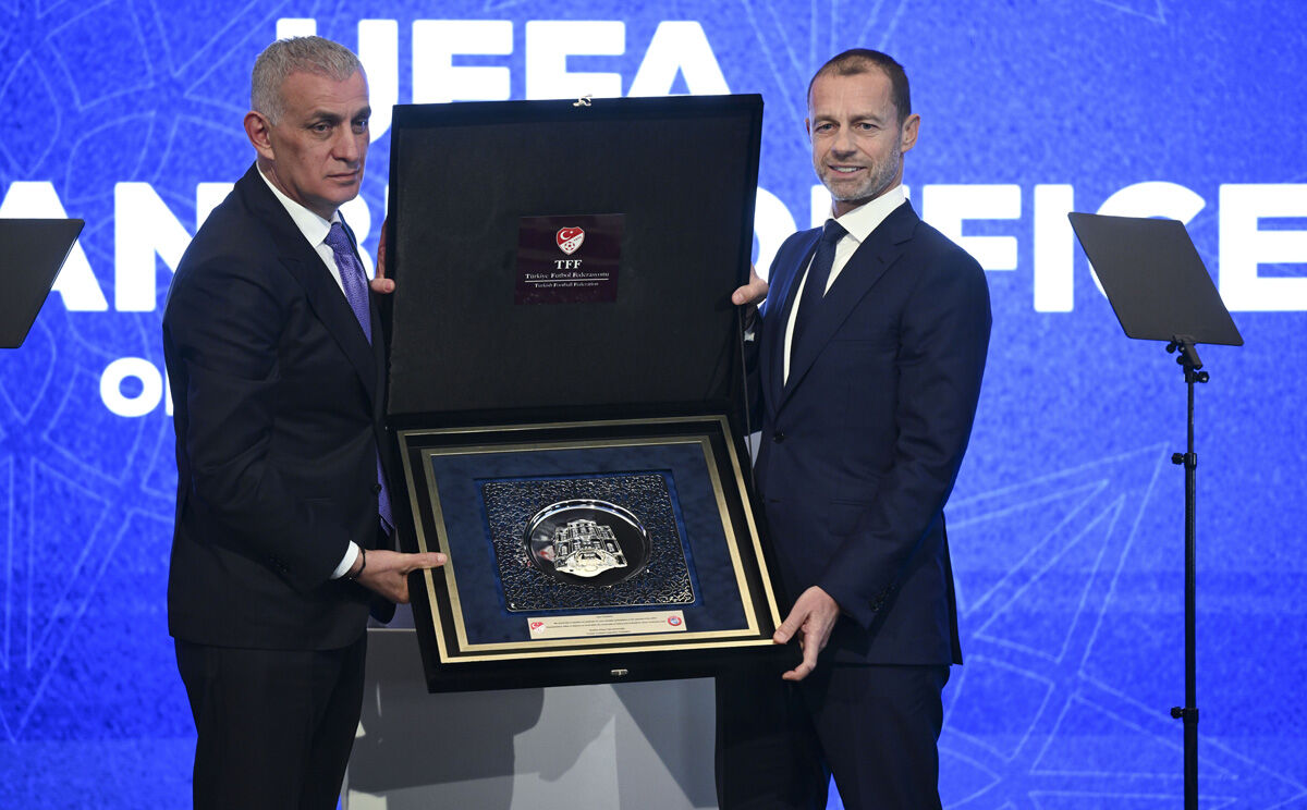 UEFA İstanbul Ofisi açılışında şaşırtan görüntü! Ali Koç ve Dursun Özbek yan yana UEFA İstanbul Ofisi açılışında şaşırtan görüntü! Ali Koç ve Dursun Özbek yan yana - 1. Resim