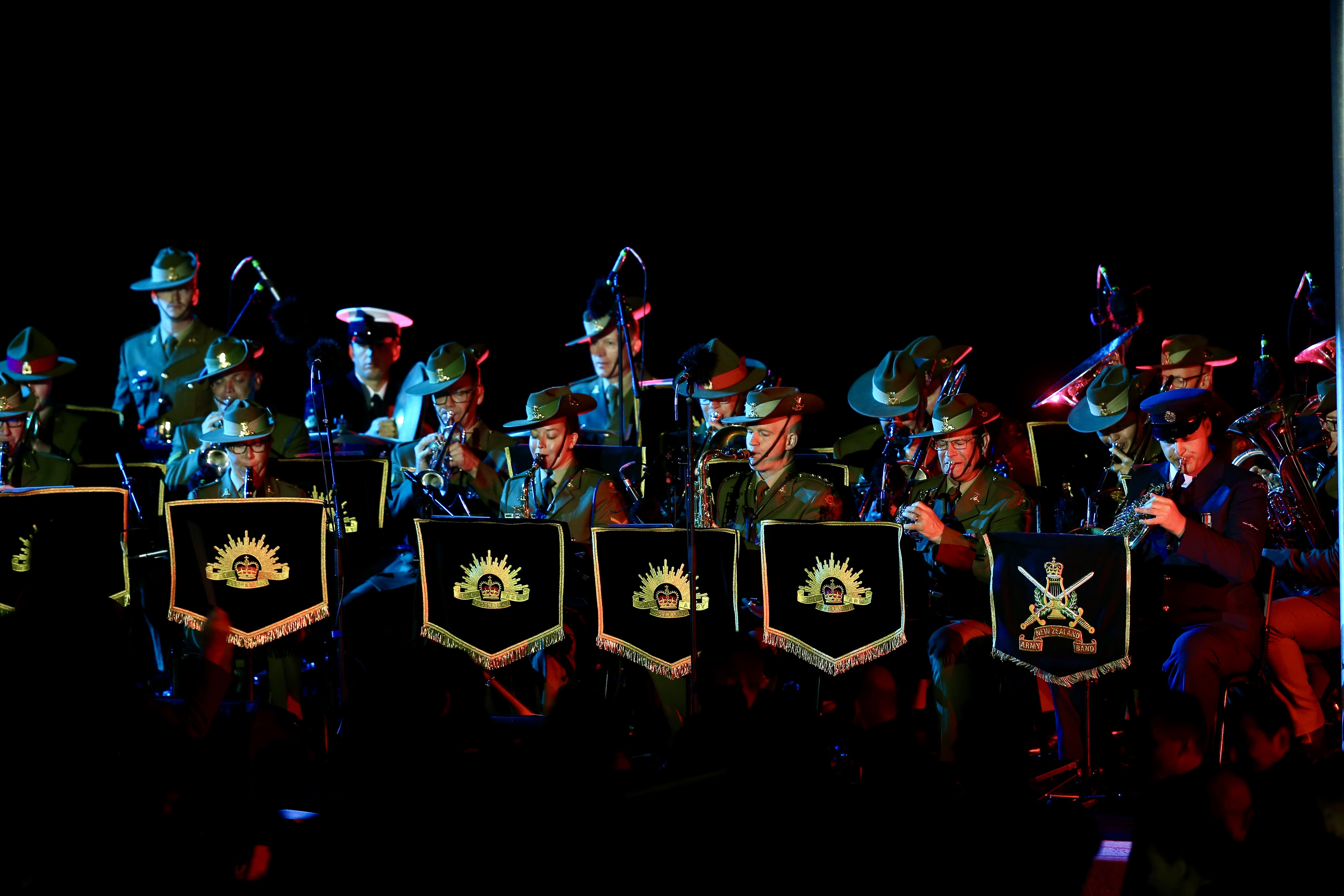 Binlerce Anzak geleneksel 'Şafak Ayini' için Çanakkale’de! ''110 yıl önce bu topraklarda...'' Binlerce Anzak geleneksel tören için Çanakkale’ye akın etti! ''110 yıl önce bu topraklarda...'' - 5. Resim