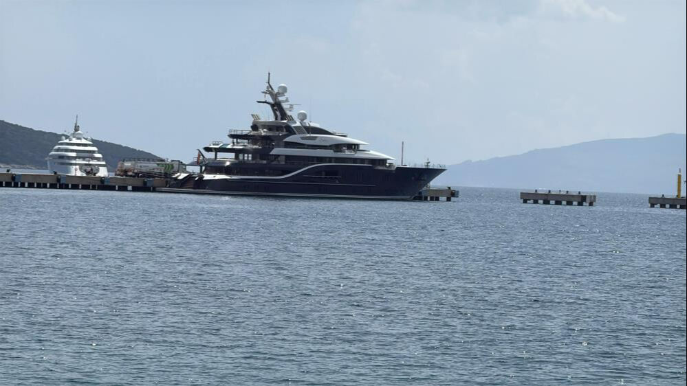 Bodrum'da yüzen saray: 20 tankerden yakıt aldı! Haftalık kirası dudak uçuklattı Bodrum'da yüzen saray: Yakıt 20 tankerle geldi, haftalık kirası dudak uçuklattı - 1. Resim