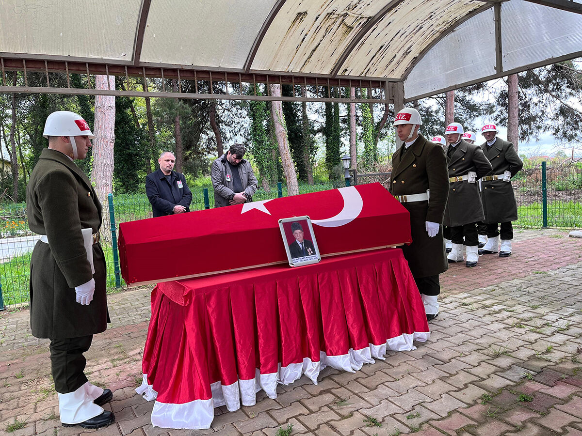 Dualarla uğurlandı! Samsun'da Kıbrıs gazisine son görev - 2. Resim