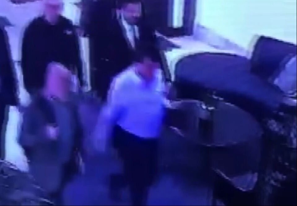 Ekrem İmamoğlu'nun oteldeki en net görüntüsü ortaya çıktı! Kameraları bantla kapatmışlardı Ekrem İmamoğlu'nun oteldeki en net görüntüsü ortaya çıktı! Kameraları bantla kapatmışlardı - 1. Resim