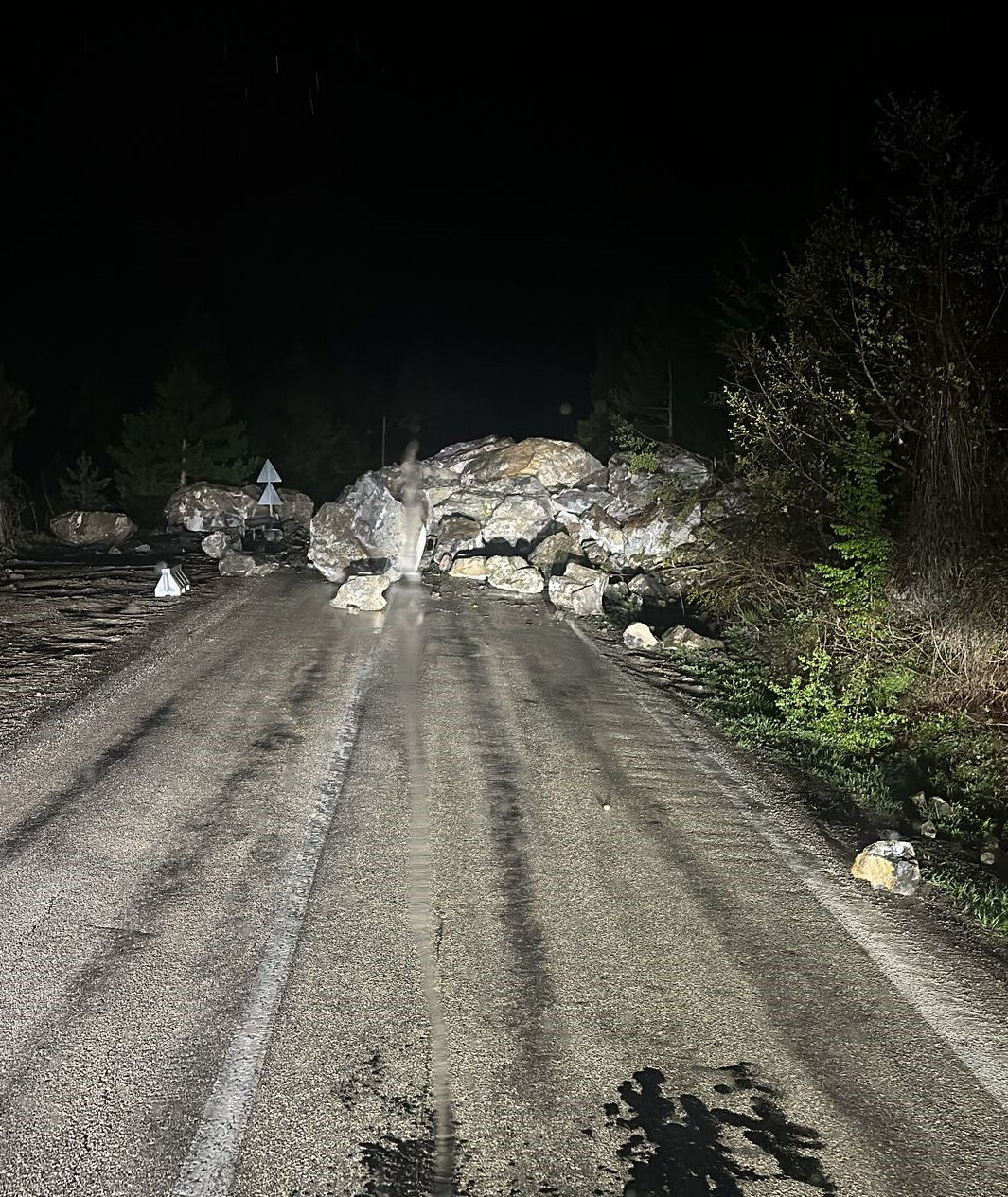 Kastamonu-Cide karayolunda heyelan meydana geldi - 1. Resim