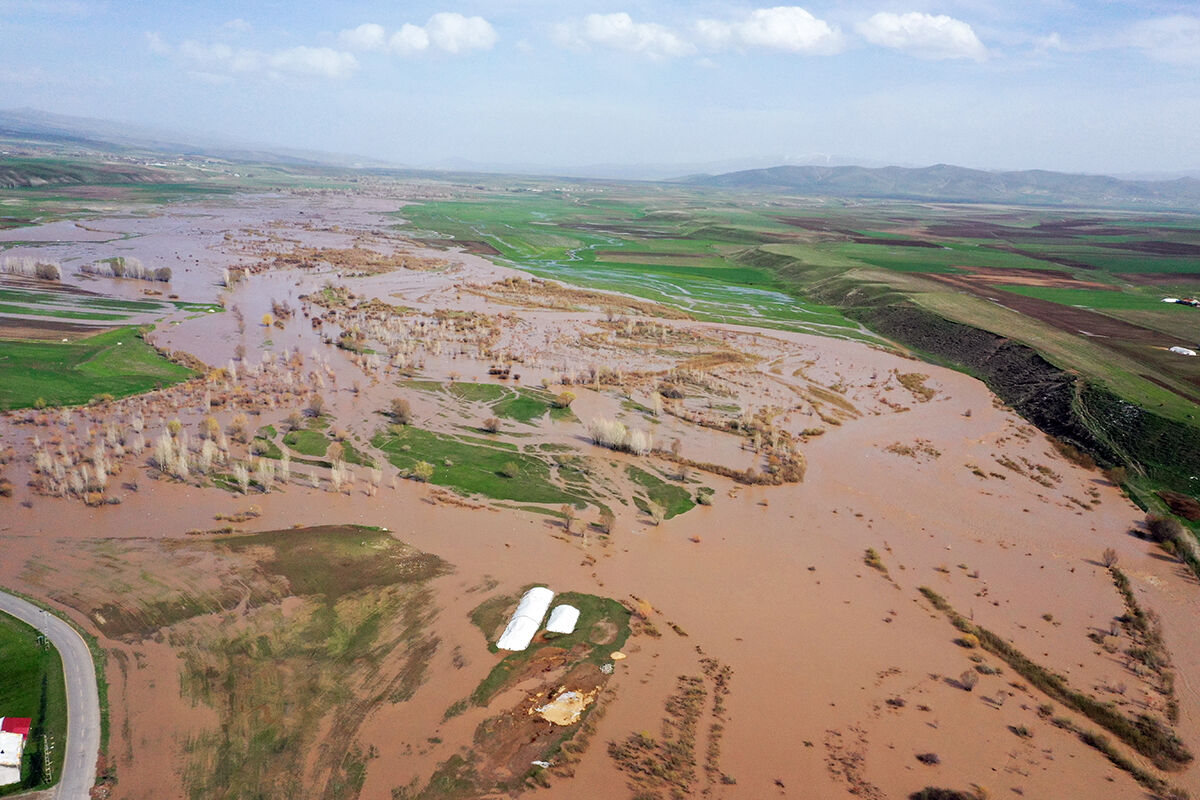 Murat Nehri taştı, kilometrelerce arazi sular altında kaldı Murat Nehri taştı, kilometrelerce arazi sular altında kaldı - 11. Resim