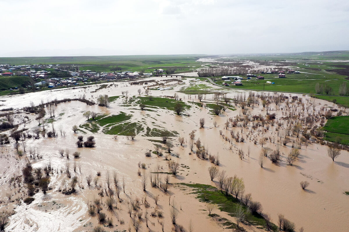 Murat Nehri taştı, kilometrelerce arazi sular altında kaldı Murat Nehri taştı, kilometrelerce arazi sular altında kaldı - 3. Resim
