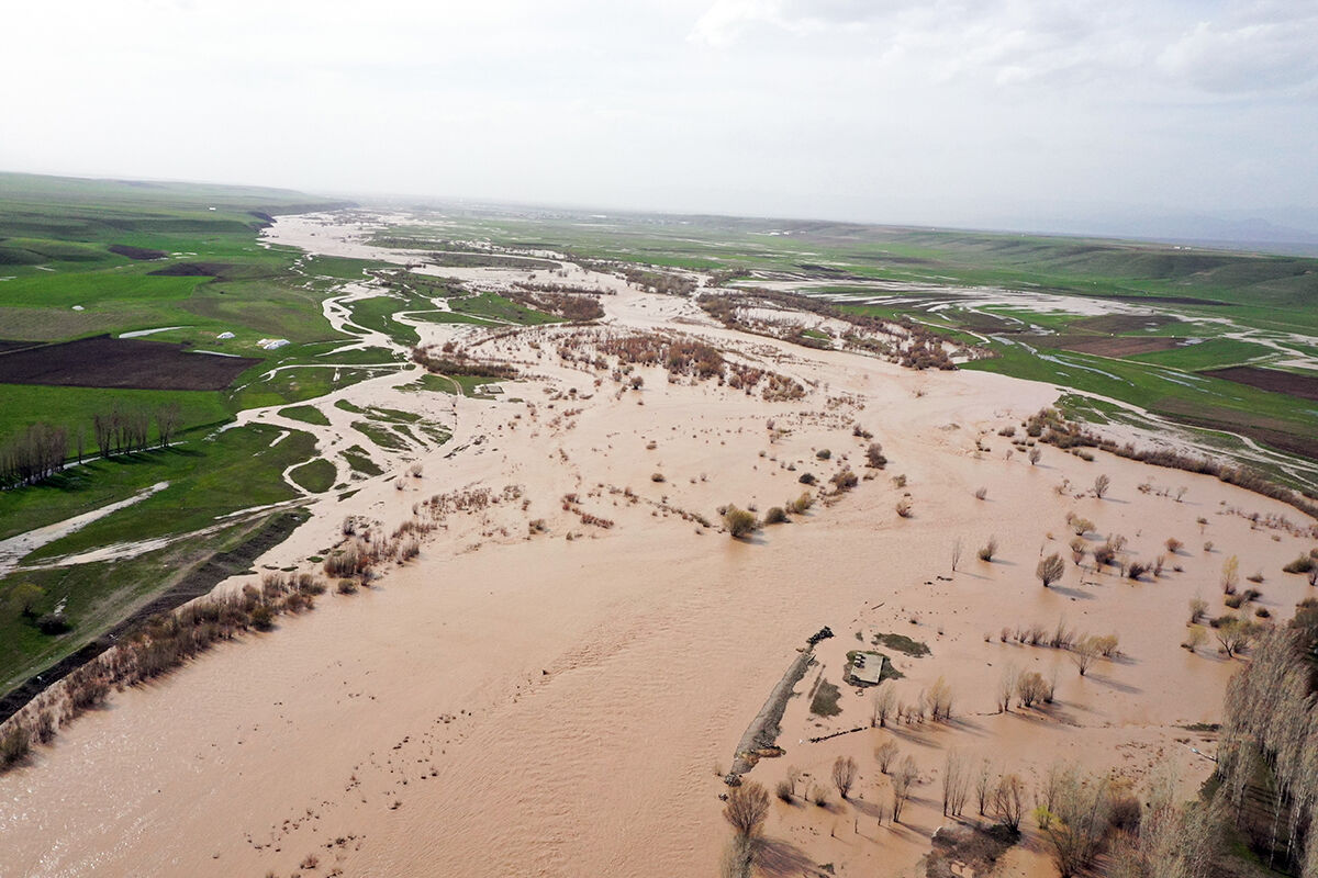 Murat Nehri taştı, kilometrelerce arazi sular altında kaldı Murat Nehri taştı, kilometrelerce arazi sular altında kaldı - 1. Resim