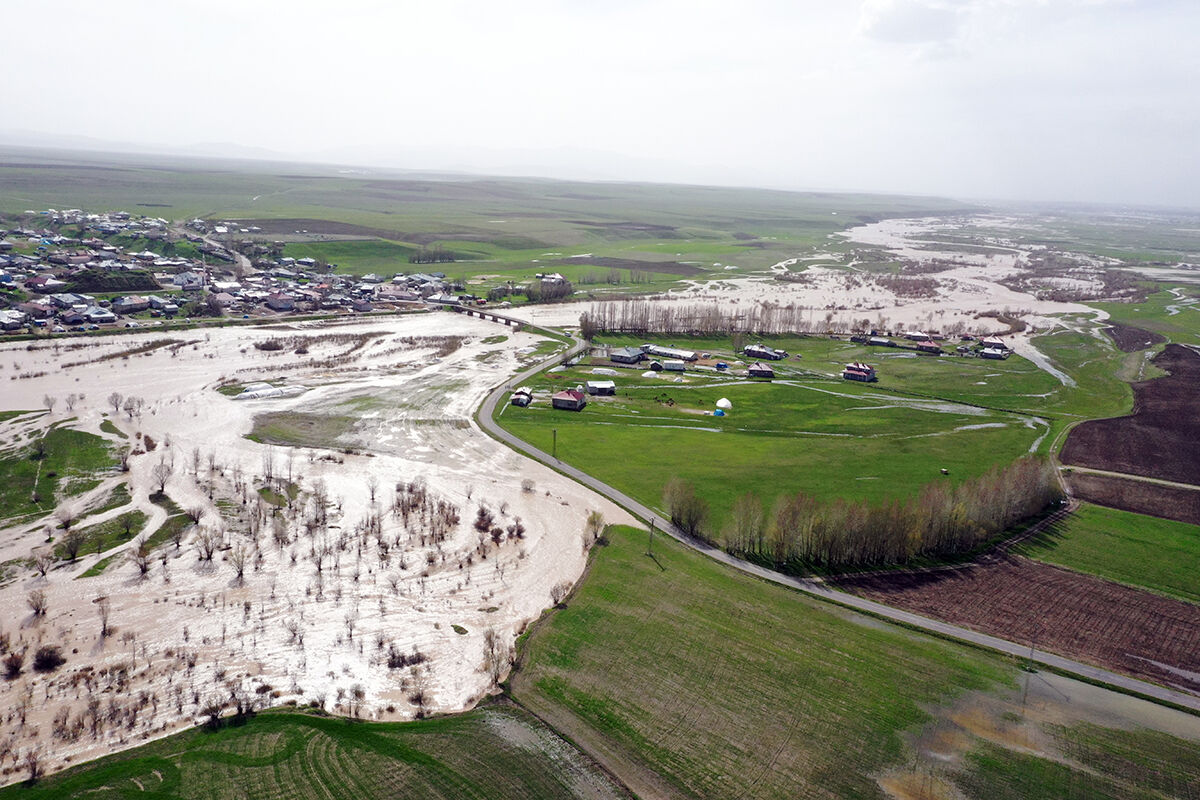 Murat Nehri taştı, kilometrelerce arazi sular altında kaldı Murat Nehri taştı, kilometrelerce arazi sular altında kaldı - 7. Resim