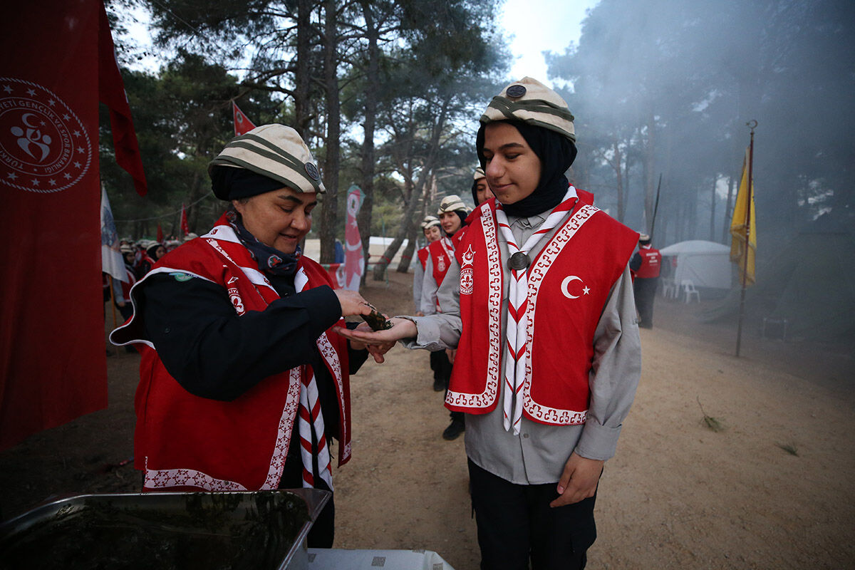 Saçlarına kına yakarak yürüdüler: Dedeciğim ben geldim! Saçlarına kına yakarak yürüdüler: Dedeciğim ben geldim! - 7. Resim