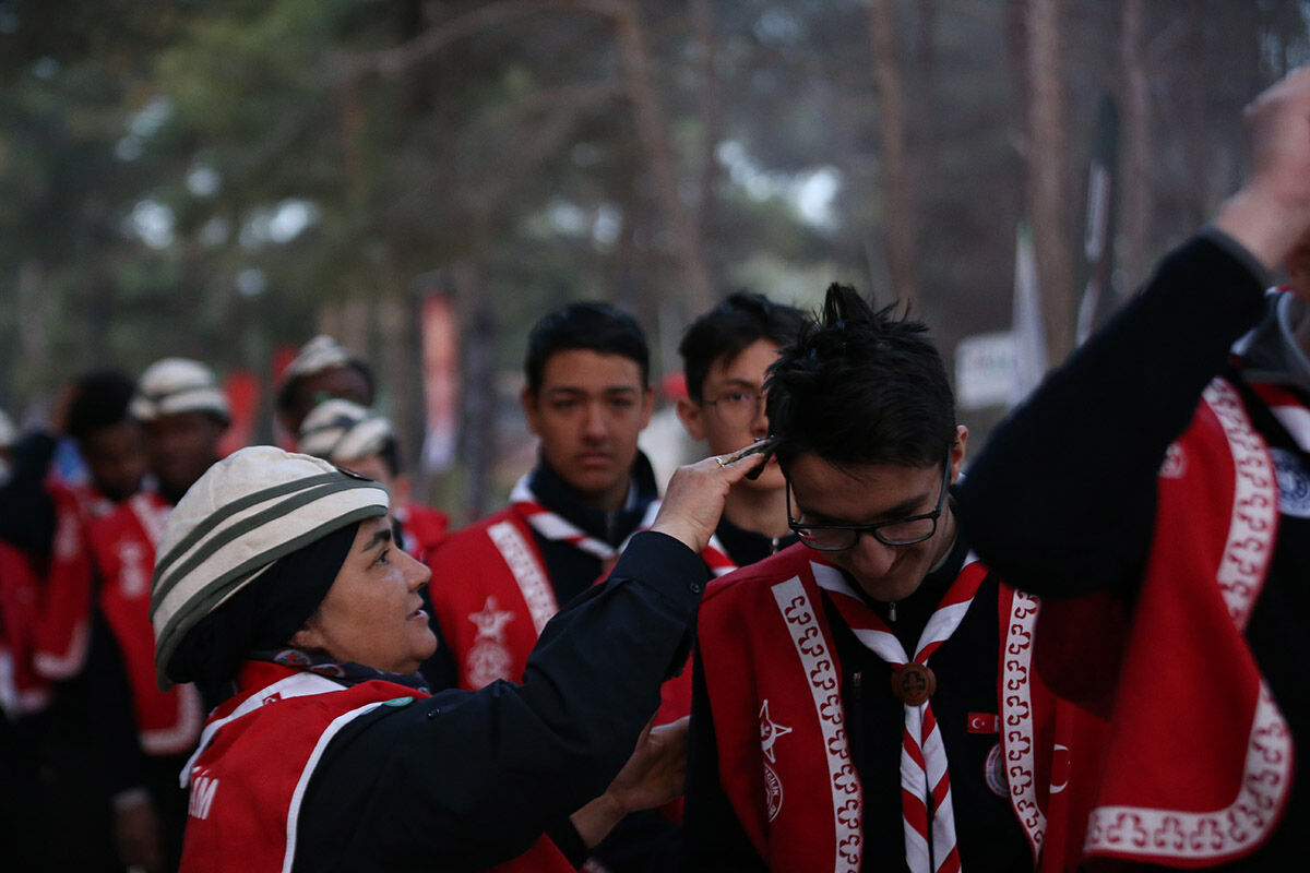 Saçlarına kına yakarak yürüdüler: Dedeciğim ben geldim! Saçlarına kına yakarak yürüdüler: Dedeciğim ben geldim! - 1. Resim