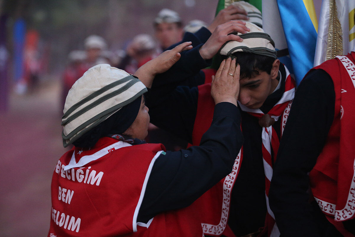 Saçlarına kına yakarak yürüdüler: Dedeciğim ben geldim! Saçlarına kına yakarak yürüdüler: Dedeciğim ben geldim! - 6. Resim