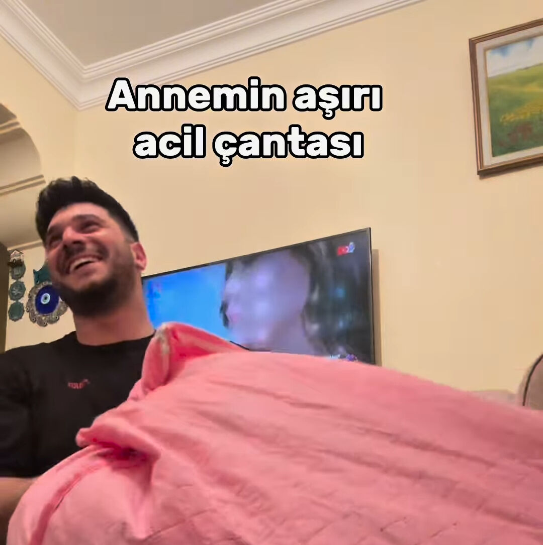 'Annemin aşırı acil deprem çantası' diyerek paylaştı! Bu zor günlerde yüzleri gülümsetti - 1. Resim