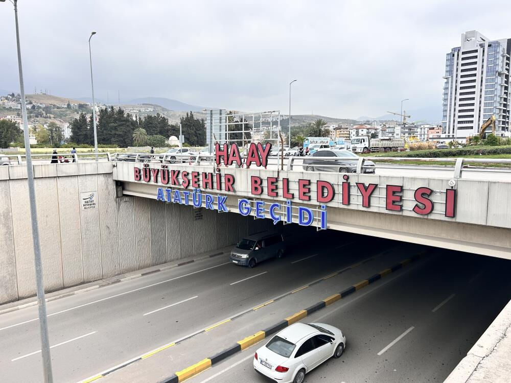 Bir kent bu olayı konuşuyor! 6 adet "T" harfi kayıp Bir kent bu olayı konuşuyor! 6 adet "T" harfi kayıp - 3. Resim