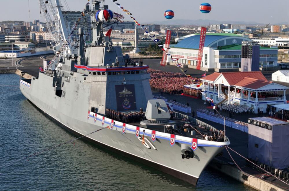 Dünya izledi! Kuzey Kore'de tarihi an... 5 bin tonluk dev suya indirildi - 4. Resim