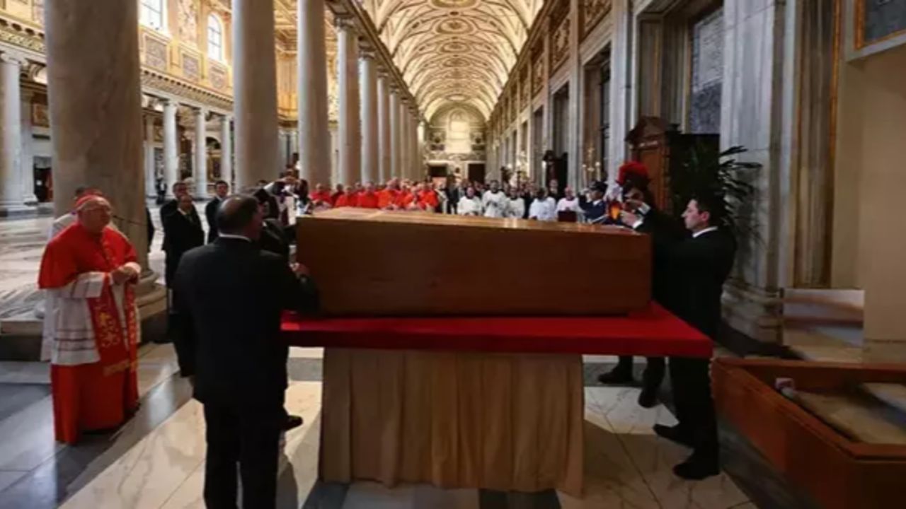 Papa Francis&#039;e veda: Dünya liderleri Roma&#039;ya akın etti