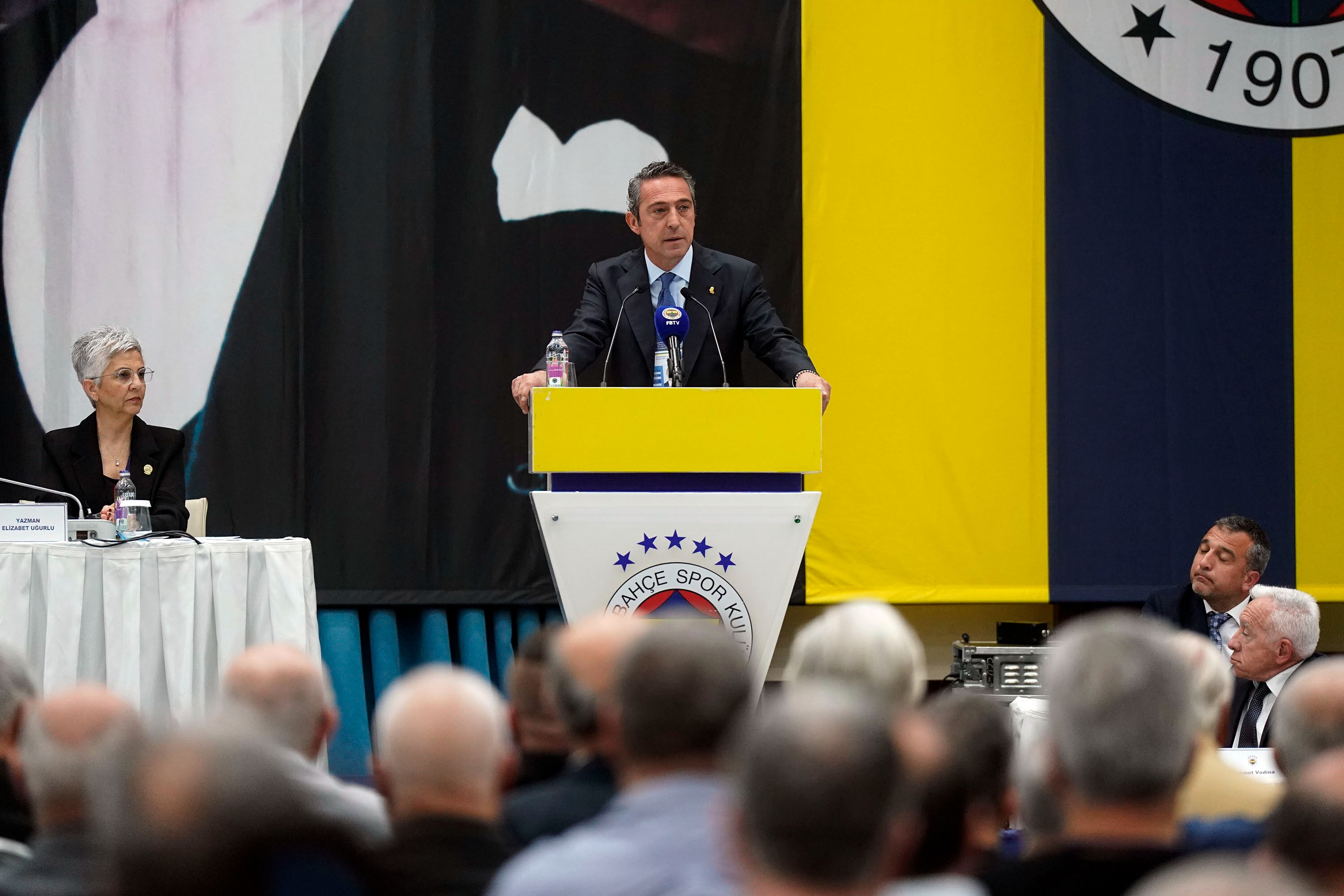 Tamam mı, devam mı? Fenerbahçe Başkanı Ali Koç kararını açıkladı Fenerbahçe'de Yüksek Divan Kurulu toplantısı! Ali Koç'tan kritik açıklamalar - 2. Resim