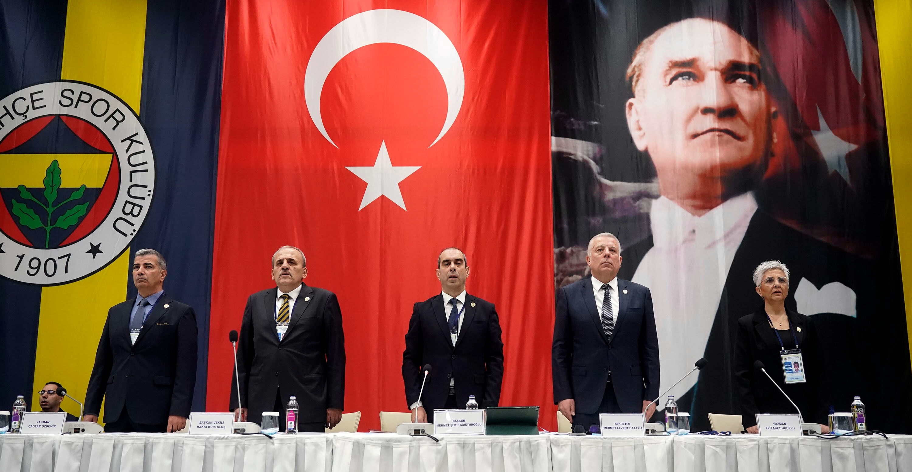 Tamam mı, devam mı? Fenerbahçe Başkanı Ali Koç kararını açıkladı Fenerbahçe'de Yüksek Divan Kurulu toplantısı! İşte son gelişmeler... - 2. Resim