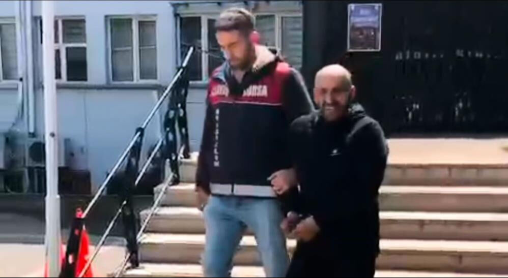Gece ev soydu, sabah yakalandı! Olay yerinde telefonunu düşüren hırsız gülerek poz verdi Gece ev soydu, sabah yakalandı! Olay yerinde telefonunu düşüren hırsız gülerek poz verdi - 3. Resim
