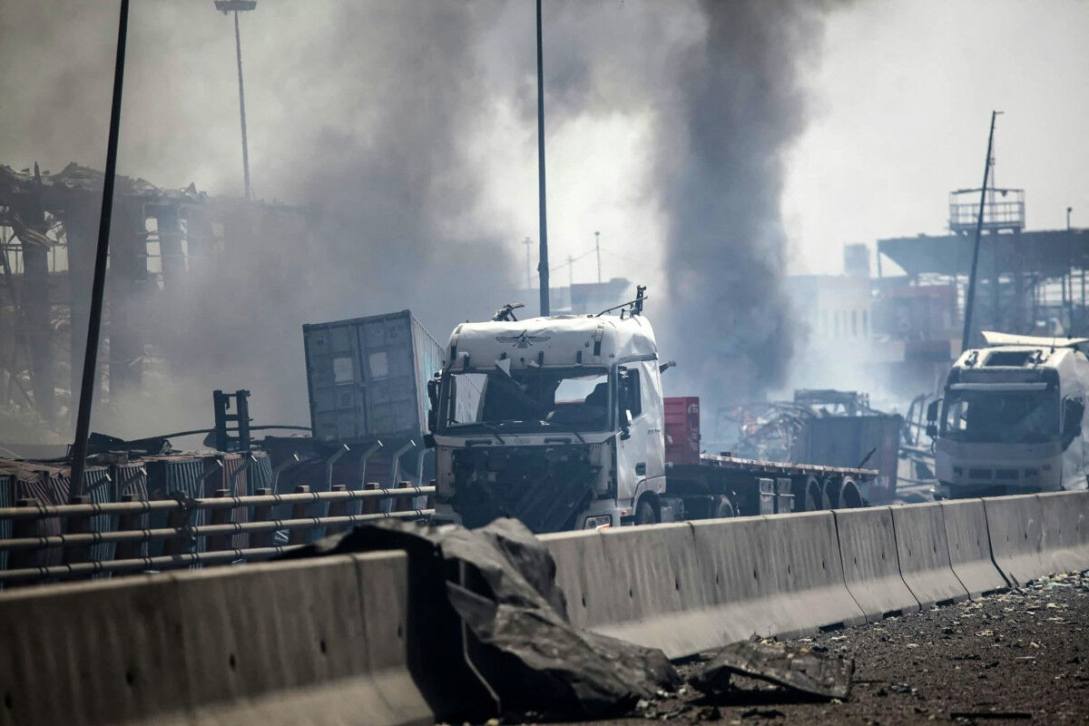 İran'ın Bandar Abbas Limanı'nda şiddetli patlama! Çok sayıda kişi öldü: 745'den fazla kişi yaralandı İran'ın Bandar Abbas Limanı'nda şiddetli patlama! Çok sayıda kişi öldü: 500'den fazla kişi yaralandı - 4. Resim