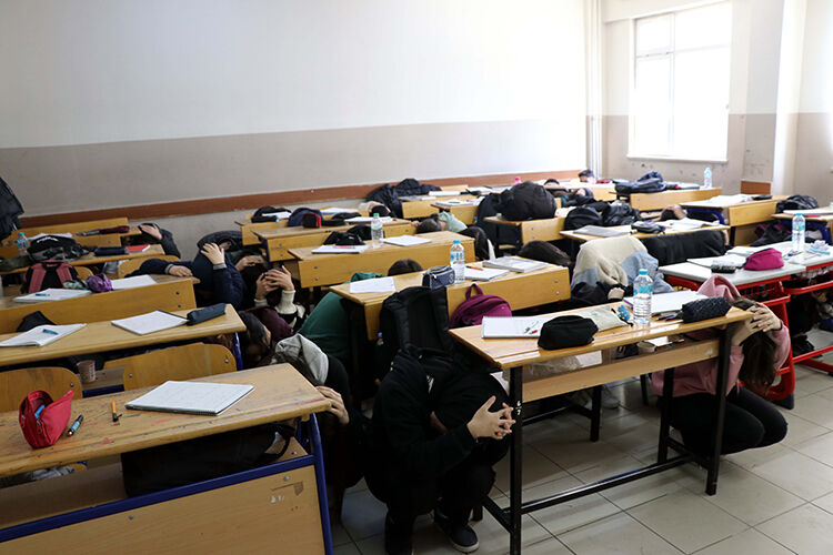 İstanbul'da deprem sonrası farkındalık adımı! 28 Nisan'daki ilk ders değişti - 1. Resim