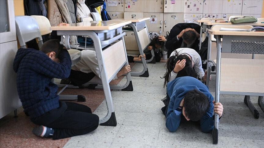 İstanbul'da deprem sonrası farkındalık adımı! 28 Nisan'daki ilk ders değişti - 2. Resim