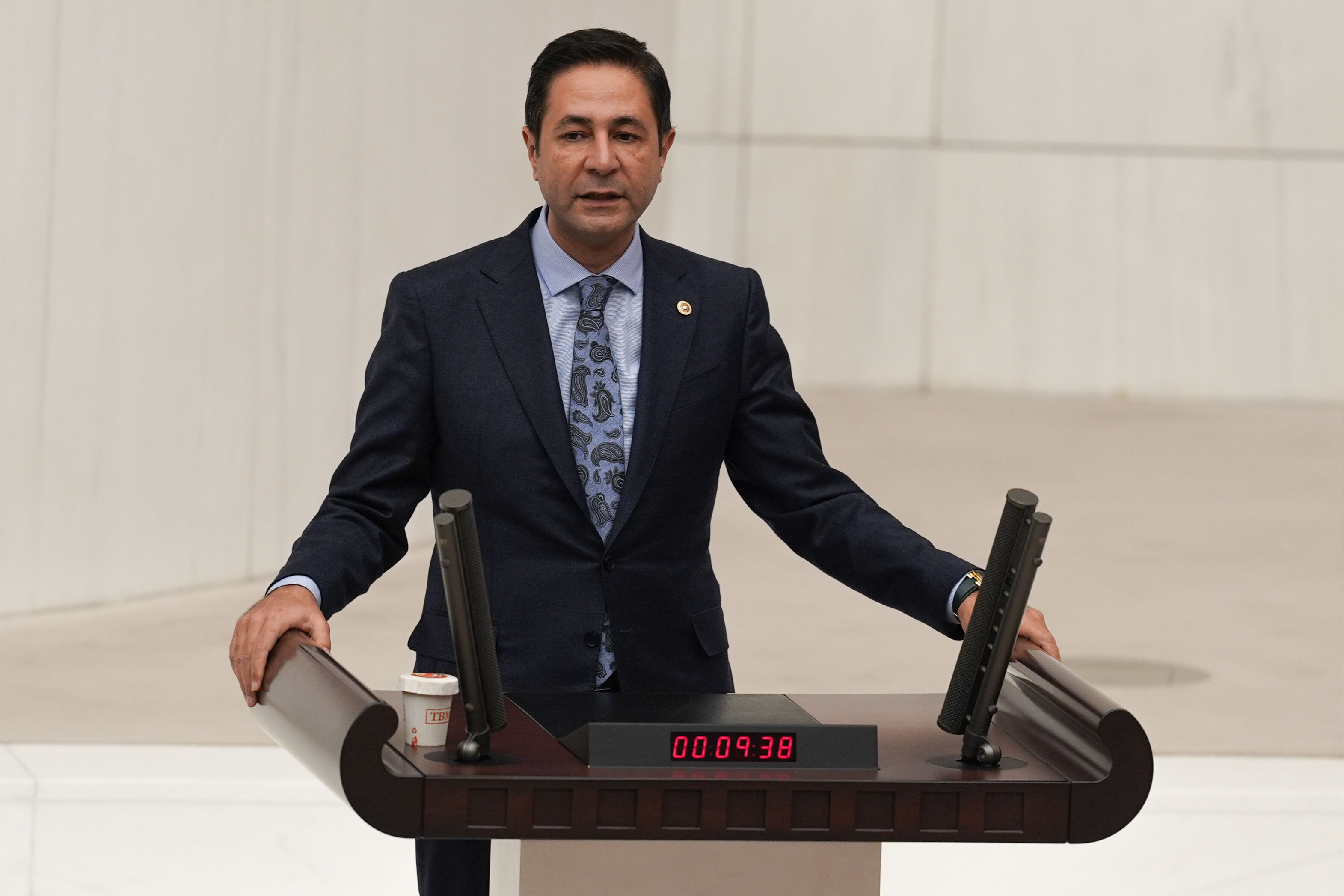 İstanbul'u taşımalıyız! MHP’li Bulut’tan, deprem korkusuyla yaşayan megakent için nüfus uyarısı İstanbul'u taşımalıyız! MHP’li Bulut’tan, deprem korkusuyla yaşayan megakent için nüfus uyarısı - 1. Resim