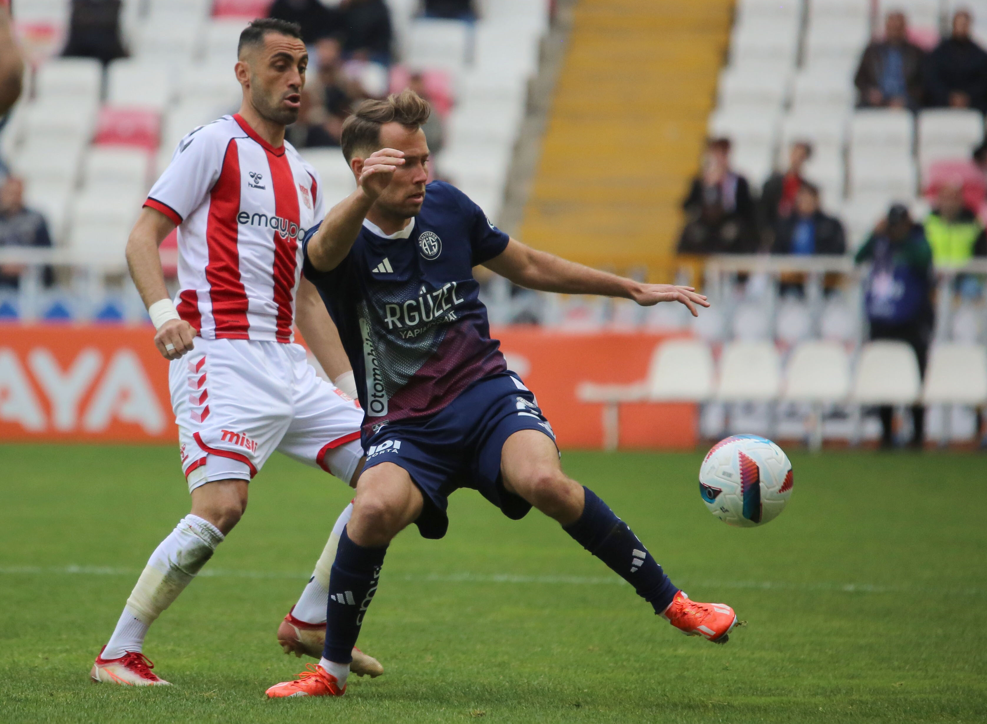 Küme düşme hattı karıştı! Sivasspor'dan kritik galibiyet Küme düşme hattı karıştı! Sivasspor'dan kritik galibiyet - 1. Resim