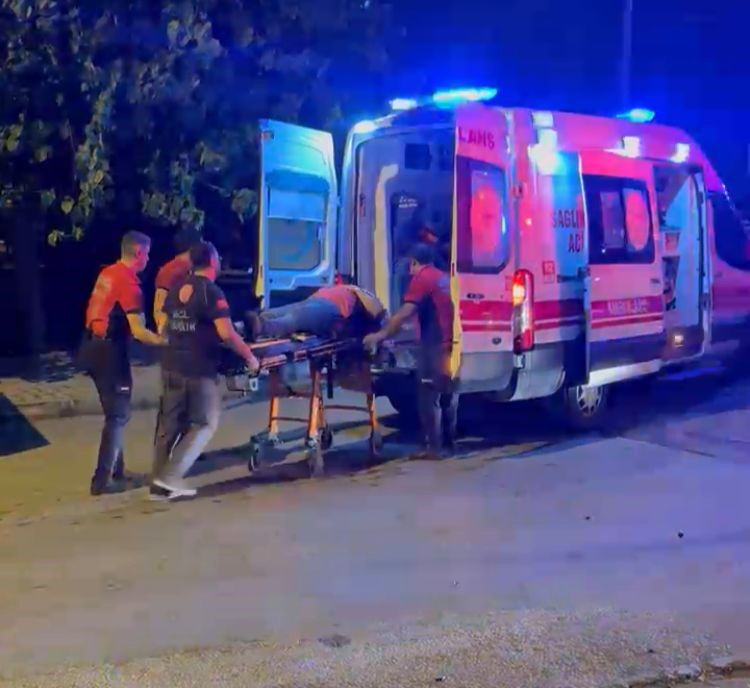 Mersin'de feci kaza! Araba uçtu, insanlar yola savruldu Mersin'de feci kaza! Araba uçtu, insanlar yola savruldu - 2. Resim