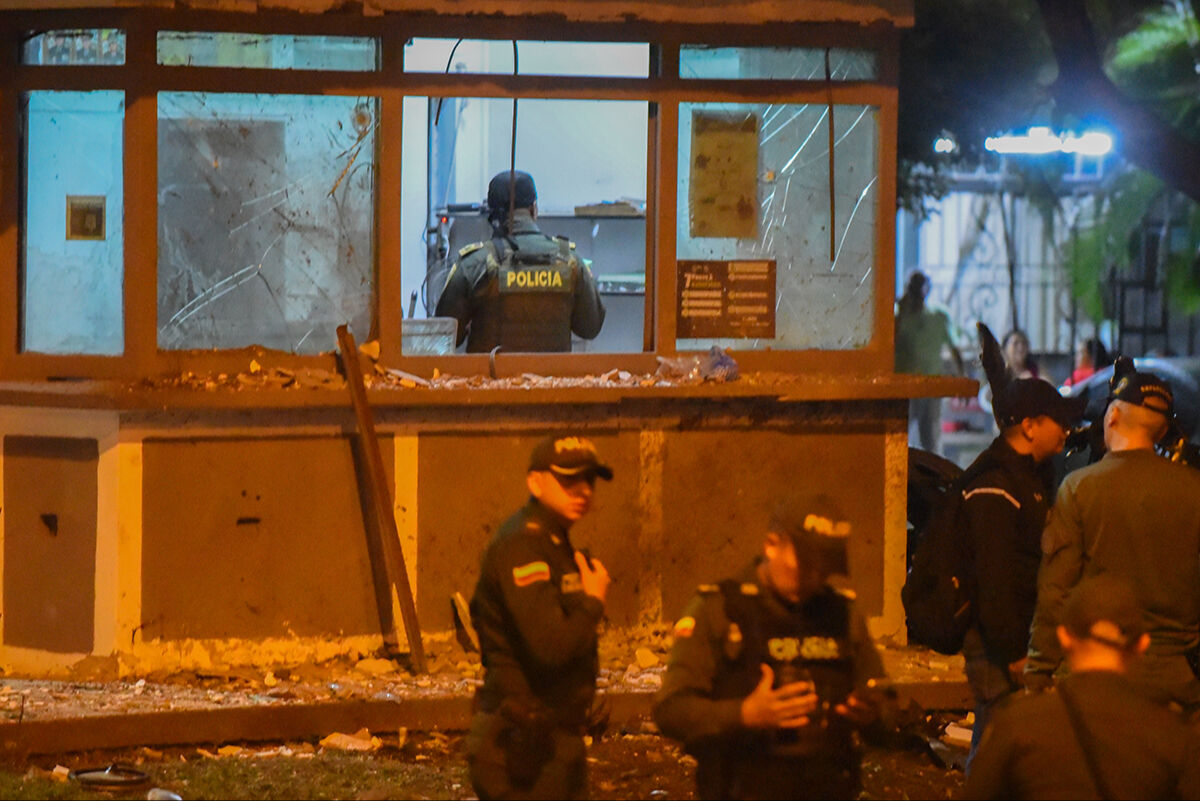 Polise bombalı saldırıda bilgi getirene ödül! 50 milyon verilecek Polise bombalı saldırıda ödülle arama! 50 milyon verilecek - 1. Resim